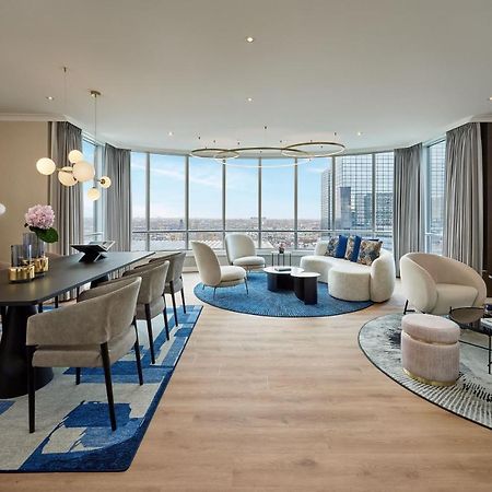 Rotterdam Marriott Hotel Zewnętrze zdjęcie The living room of a three-bedroom apartment