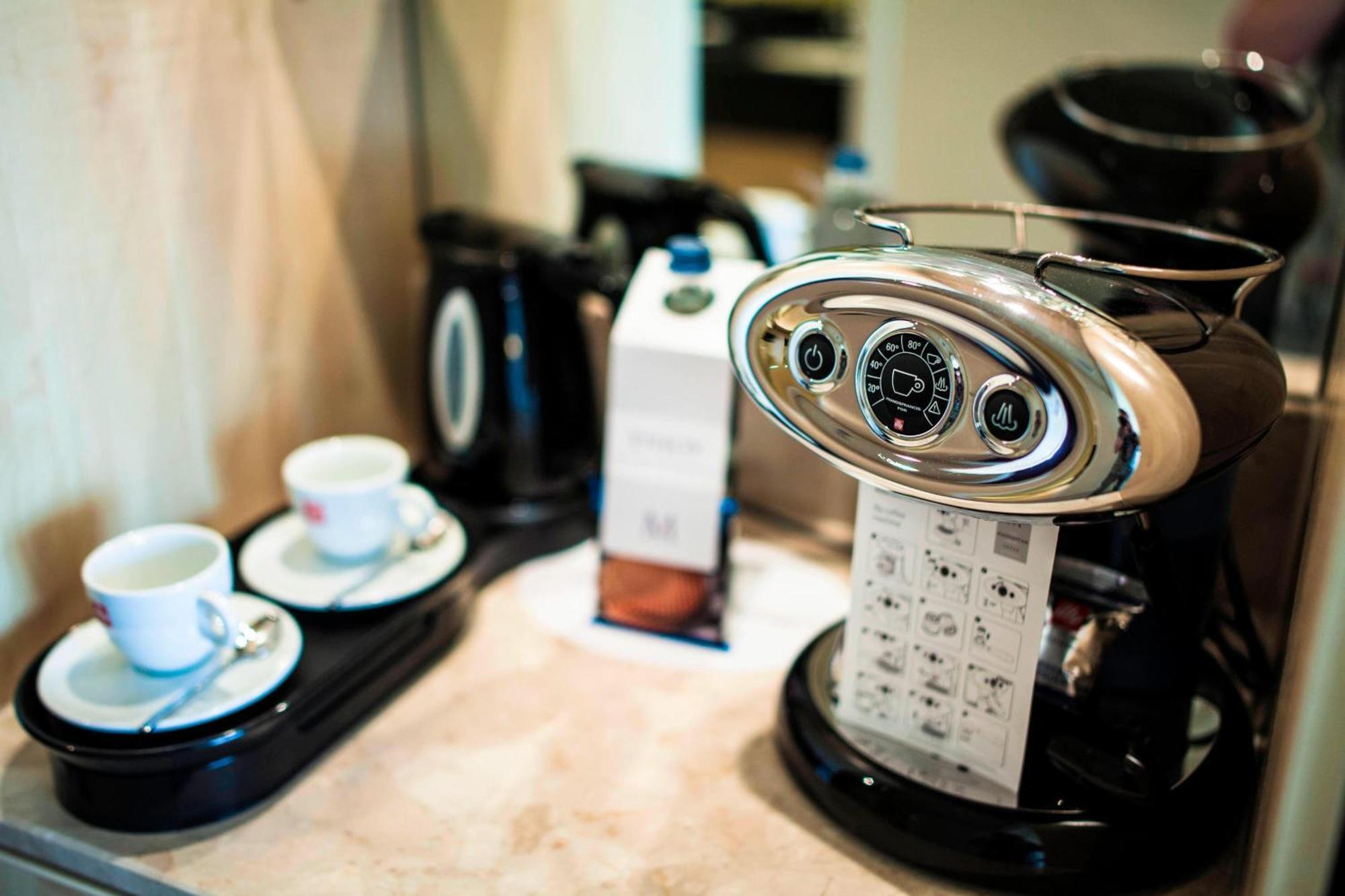 Rotterdam Marriott Hotel Zewnętrze zdjęcie A coffee machine