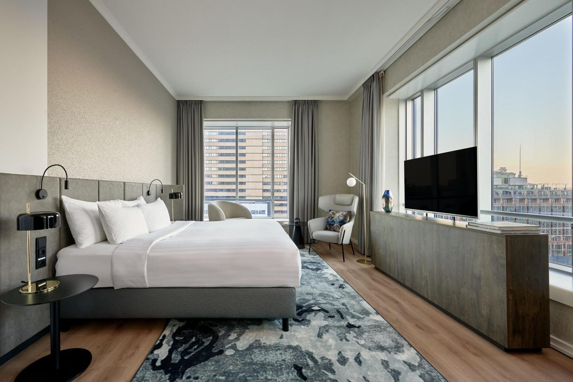 Rotterdam Marriott Hotel Zewnętrze zdjęcie A bedroom at the hotel