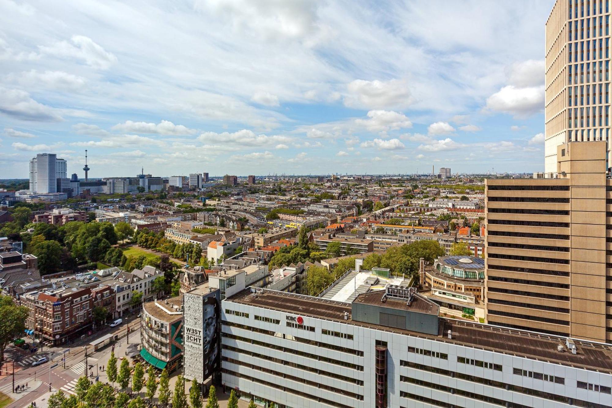 Rotterdam Marriott Hotel Zewnętrze zdjęcie View of the city from the top of the hotel